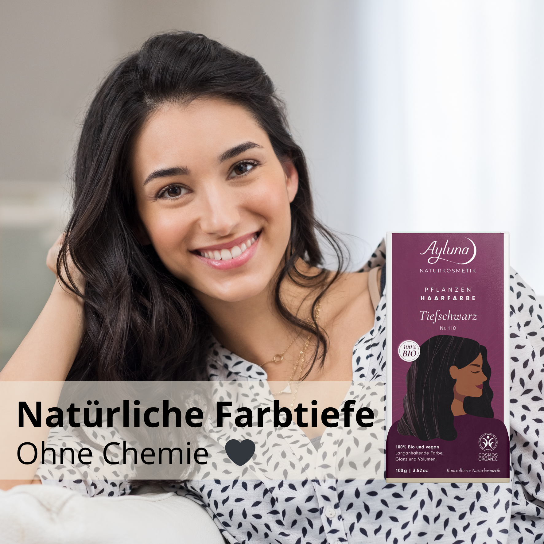 Unsere Pflanzenhaarfarbe Tiefschwarz verleiht deinem Haar intensive, strahlende Farbtiefe – ganz ohne synthetische Zusätze.